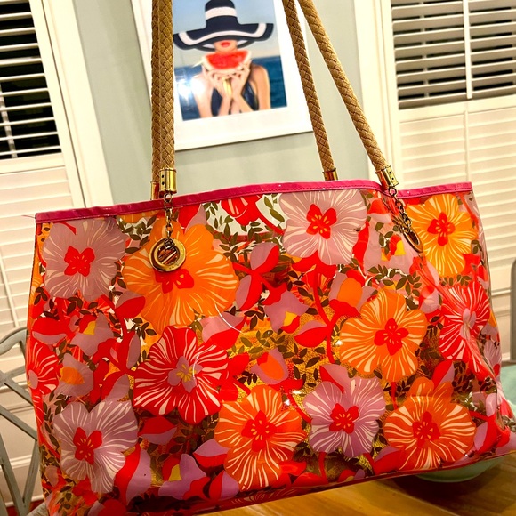 Lilly Pulitzer Party Tote - Pink florals. Fairly great condition! - Picture 2 of 4